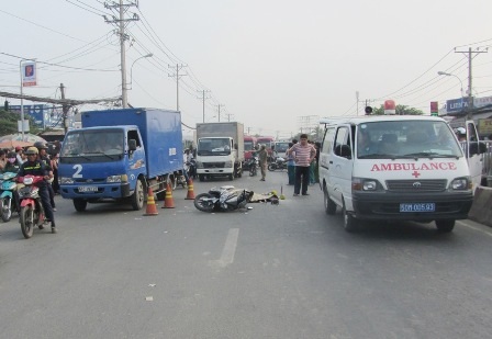 Chị Lê Thị Phượng bị xe buýt va chạm té ngã và xe khách cán chết tại chỗ