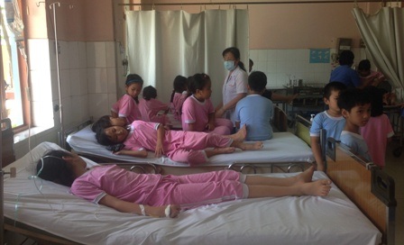 BV quận 9 điều động toàn bộ nhân viên y tế tham gia cấp cứu cho các em học sinh.