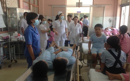 BV quận 9 điều động toàn bộ nhân viên y tế tham gia cấp cứu cho các em học sinh.