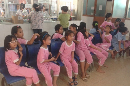 BV quận 9 điều động toàn bộ nhân viên y tế tham gia cấp cứu cho các em học sinh.