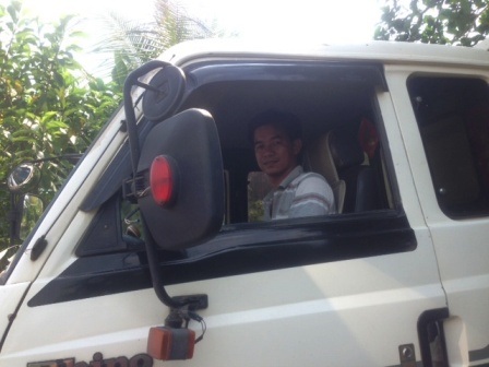 Mua vé số “lấy hên”, 3 tài xế nghèo bất ngờ thành tỷ phú - 1 Anh Trần Thanh Long (tức Công) làm công việc lái xe, hạnh phúc vì bỗng thành tỉ phú.