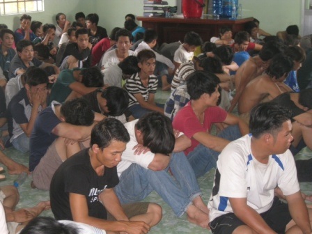 Vụ gây rối ở KCN: Khoan hồng những người sớm tự thú - 1 Các đối tượng cầm đầu gây rối, chiếm đoạt tài sản bị công an tỉnh Bình Dương bắt giữ.