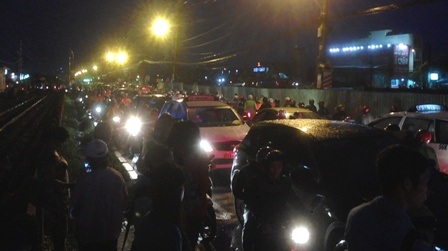 Phố thành sông, Sài Gòn kẹt xe trầm trọng sau trận mưa lớn