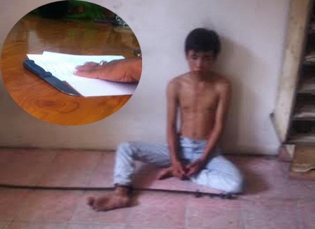 Cô thợ tóc một mình tước dao khách hàng “đầu trộm đuôi cướp” - 1 Đối tượng Trần Quang Tú và con dao gây án.