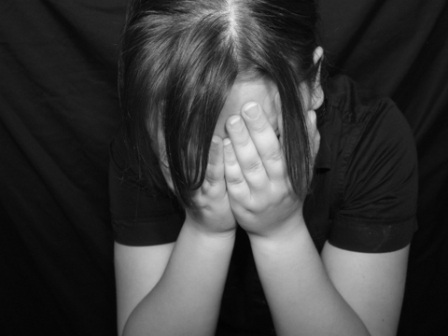 Bỏ nhà đi "sống tự lập", bé gái 12 tuổi bị bạn chat cưỡng bức - 1 (