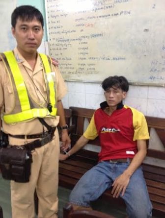 CSGT truy bắt tội phạm trên đường tuần tra - 1 Trung úy CSGT Lương Quốc Hoàn cùng đồng đội bắt gọn đối tượng Diệc Đức Trí.