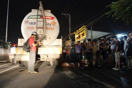 Hiện trường vụ TNGT chết người tối qua 16/8.