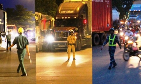 8 ngã qua nút giao thông Mỹ Thủy kẹt cứng suốt nhiều giờ