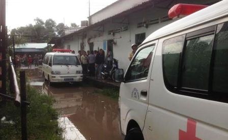 Thi thể 2 nạn nhân được đưa về nhà xác để CQĐT làm thủ tục pháp y.