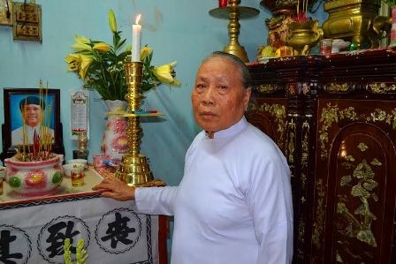 “Có chết, anh em cùng chết...” - 3 Người mẹ già gần 80 tuổi và vợ con bên di anh tài xế Phạm Thành Long.