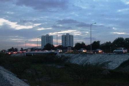 8 ngã qua nút giao thông Mỹ Thủy kẹt cứng suốt nhiều giờ