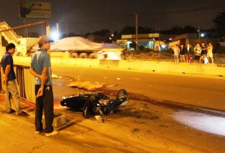 Một trong 3 nạn nhân đã bị xe tải chạy phía sau lao đến cán chết tại chỗ.