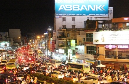 Vụ kẹt xe trên đường XVNT đến tối cùng ngày vẫn còn đang diễn biến phức tạp