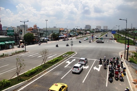 Nhiều người dân vô cùng phấn khởi vì từ đây sẽ chấm dứt thảm cảnh kẹt xe ở khu vực này