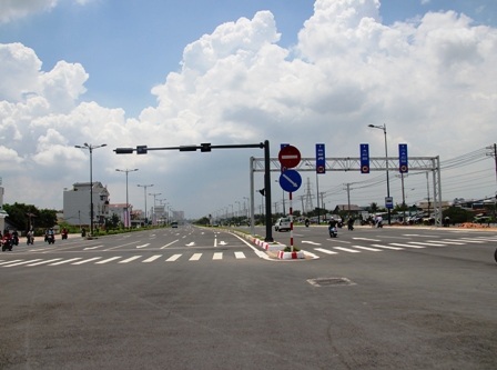 Đoạn đường thông thoáng với nhiều làn xe...