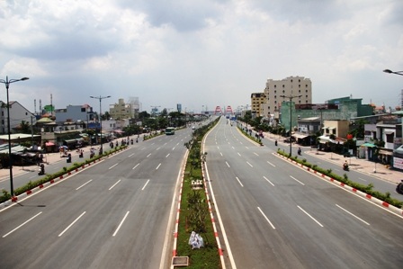 Tuyến đường Kha Vạn Cân hàng ngày dày đặc phương tiện thì sáng nay đã vắng lặng...