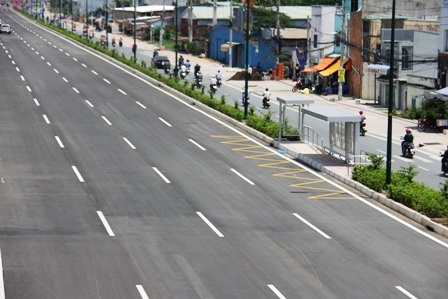 ...nhà chờ xe buýt trên tuyến đường được xem là đẹp nhất nội ô Sài Gòn đã được hoàn thiện.