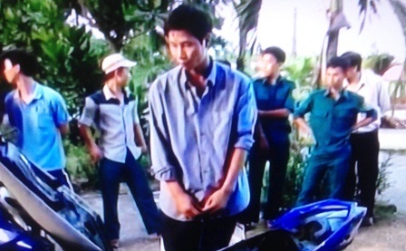 Nghi can Phạm Thanh Bình cùng phương tiện gây án bị công an bắt giữ.