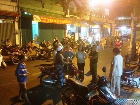 Học trò ngơ ngác nhìn cô giáo "đôi co" với chính quyền - 2 Các em học sinh đang học tại nhà bà Bích trên đường Trương Văn Ngư, phường Linh Tây, quận Thủ Đức.