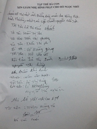 Cháu bé khóc thét gọi mẹ trong