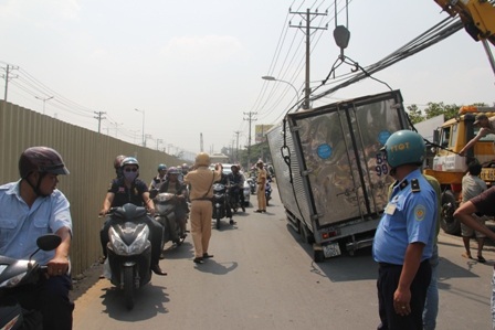 Lực lượng CSGT, TTGT đã nhanh chóng có mặt giải quyết vụ việc