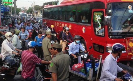 Hàng ngàn phương tiện kẹt cứng kéo dài nhiều km trên đường Kha Vạn Cân sáng 8/9