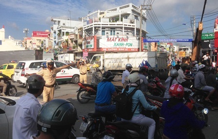 Lực lượng CSGT được tăng cường để điều tiết, phân luồng giao thông.