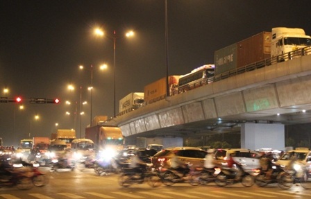 Ùn tắc từ sáng đến tối khuya