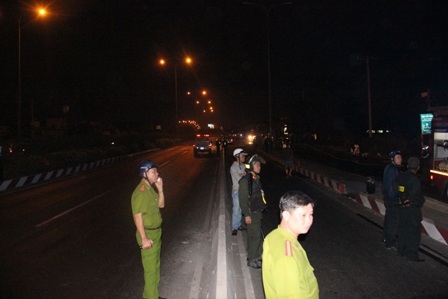 Hỏa hoạn dữ dội đêm giao thừa tại kho chứa balet trên quốc lộ 1, quận Thủ Đức