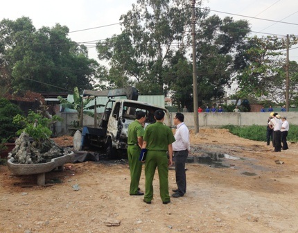 Xe cẩu chạm dây điện bốc cháy, tài xế chết thảm - 1 Xe cẩu chạm dây điện bốc cháy, tài xế chết thảm