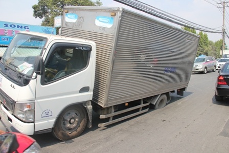 Hiện trường sự cố xe tải sụp hố tử thần