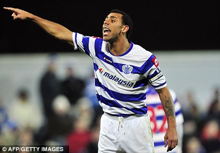Liệu Terry có xứng đáng nhận cái bắt tay từ Anton Ferdinand? - 2