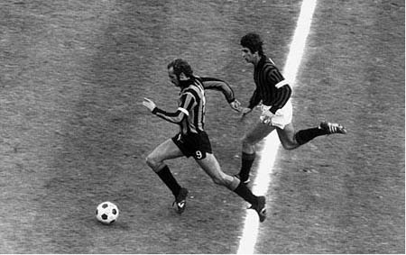 Derby Milan qua những bức ảnh đen trắng - 14