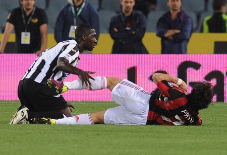 AC Milan: Khi phía trước là “giông tố” - 3