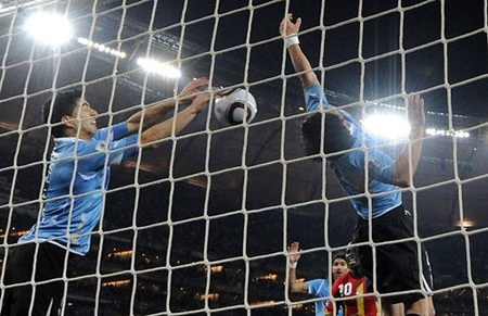 Những “vết nhơ” trong sự nghiệp của Luis Suarez - 1 Những “vết nhơ” trong sự nghiệp của Luis Suarez - 1