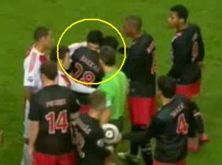 Những “vết nhơ” trong sự nghiệp của Luis Suarez - 2 Những “vết nhơ” trong sự nghiệp của Luis Suarez - 2