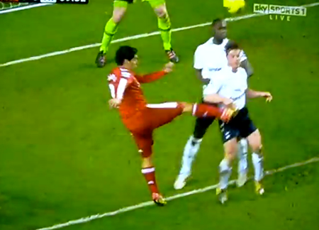 Những “vết nhơ” trong sự nghiệp của Luis Suarez - 5 Những “vết nhơ” trong sự nghiệp của Luis Suarez - 5