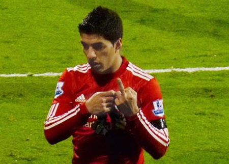 Những “vết nhơ” trong sự nghiệp của Luis Suarez - 4 Những “vết nhơ” trong sự nghiệp của Luis Suarez - 4