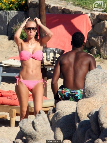 Chân dài Chelsea-MU “tranh tài” trước thềm đại chiến - 14 Chân dài Chelsea-MU “tranh tài” trước thềm đại chiến - 14