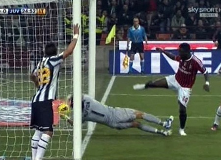 AC Milan khẩu chiến với Juventus vì bị "cướp bàn thắng" - 1 AC Milan khẩu chiến với Juventus vì bị "cướp bàn thắng" - 1