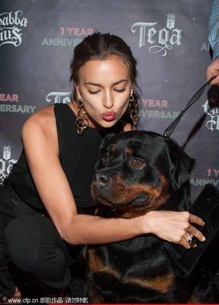 Bồ C.Ronaldo tiếp tục thể hiện tình yêu thương với động vật