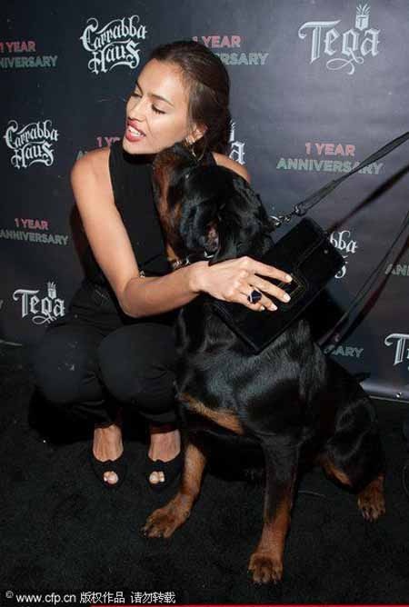 Bồ C.Ronaldo tiếp tục thể hiện tình yêu thương với động vật