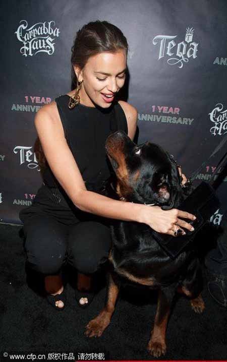 Bồ C.Ronaldo tiếp tục thể hiện tình yêu thương với động vật