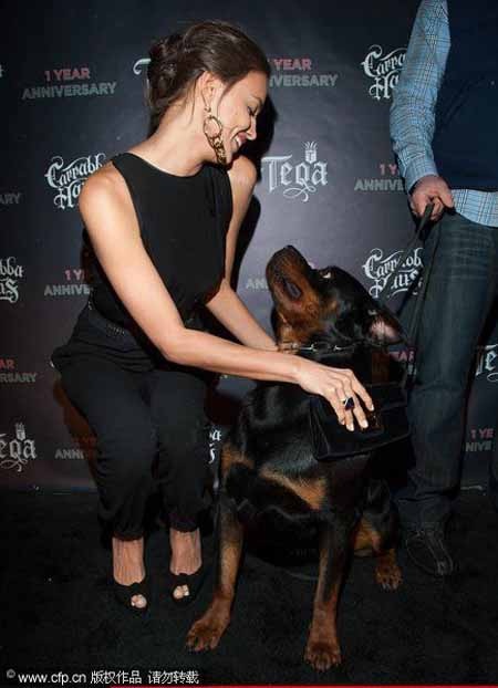 Bồ C.Ronaldo tiếp tục thể hiện tình yêu thương với động vật