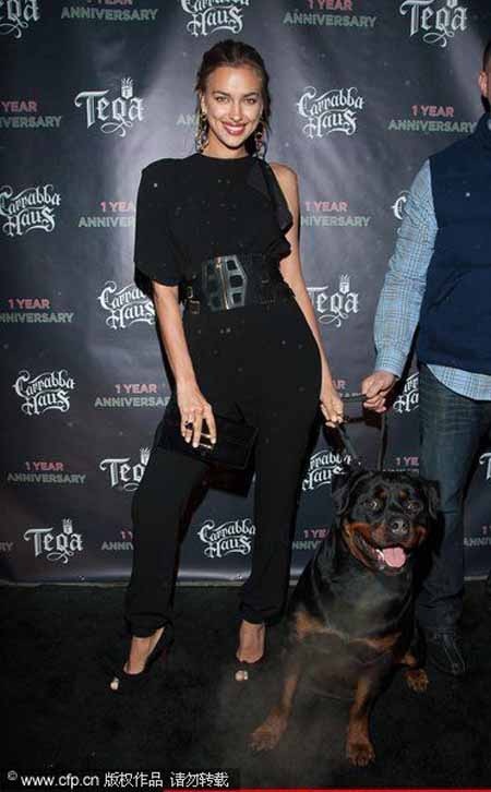 Bồ C.Ronaldo tiếp tục thể hiện tình yêu thương với động vật