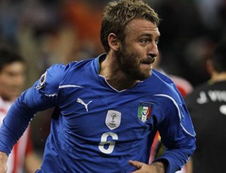 De Rossi "bật bãi" khỏi đội hình chính thức của Italia - 2