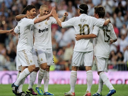 Benzema lập cú đúp, Real Madrid củng cố ngôi đầu - 3