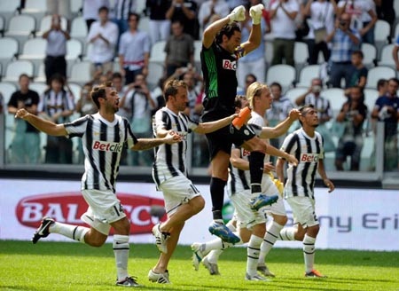 Thành Milan “ngã ngựa”, Juventus lên “đỉnh” - 3 Thành Milan “ngã ngựa”, Juventus lên “đỉnh” - 3