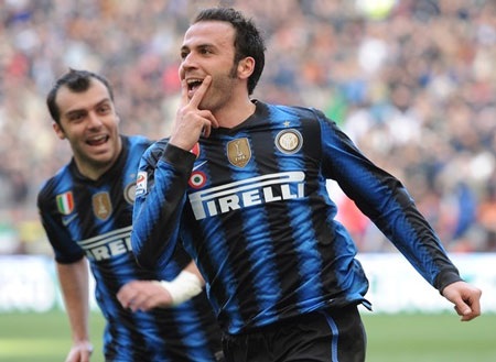 Real Madrid quan tâm đến tiền đạo Pazzini của Inter - 1
