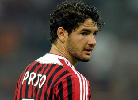 AC Milan “cháy” tiền đạo sau chấn thương của Pato - 1